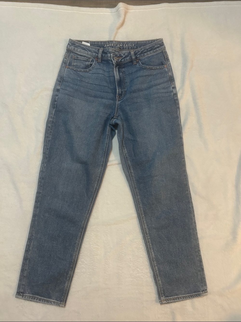 American Eagle Women’s Highest Rise Mom Jean Straight Leg Size 8